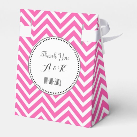 エレガント,クラシック，素敵なピンクのモノグラムのシェブロン フェイバーボックス (裏面サイド)