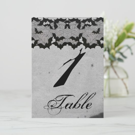 エレガント ゴシック バット レース ポッシュ ウェディング テーブル ナンバー 招待状 (スタンド正面)