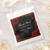 エレガント ゴス レッド ローズ フェイバーバッグ (クリップ留めされた状態)