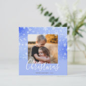 エレガント シンプルな雪の紫の楽しいクリスマス フォト シーズンカード (スタンド正面)