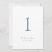 エレガント ダスティーブルー スクリプト ウェディング テーブル ナンバー 招待状 (正面)