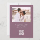 エレガント パープル モノグラム QR RSVP フォト ウェディング 招待状 (裏面)