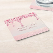 エレガント ピンク グラム グリッター ドリップ ブライダル シャワー スクエアペーパーコースター (アングル)