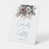 エレガント フォレスト フローラル パインコーン カード & ギフト 台座サイン (正面)