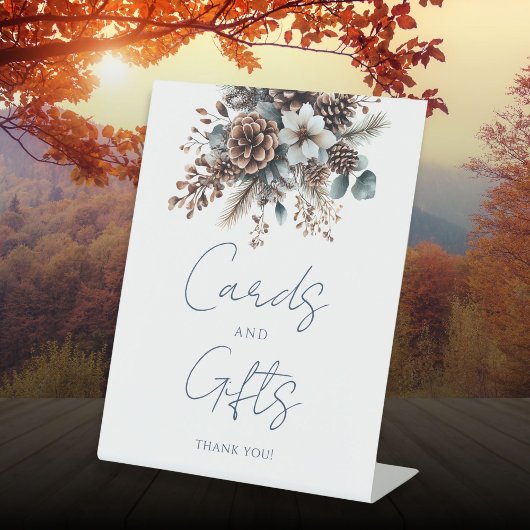 エレガント フォレスト フローラル パインコーン カード & ギフト 台座サイン