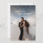 エレガント ミニマル モダン ホワイト フォト ウェディング 招待状 (裏面)