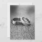 エレガント&モダンな結婚式のリング招待状 黒と白 招待状 (裏面)