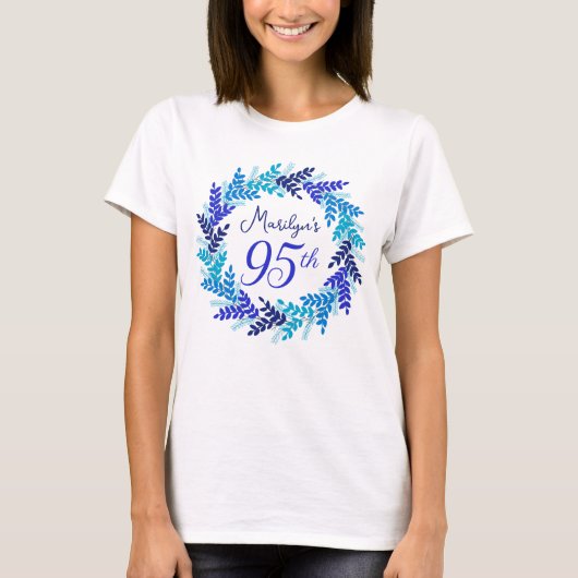 エレガント ロイヤルブルー 花輪 モノグラム 95歳 誕生日 Tシャツ (正面)