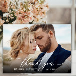 エレガントChic Script 2フォト結婚サンキューカード サンキューカード<br><div class="desc">シックエレガントなモダンBoho書道スクリプ結婚トの2写真サンキューカード。手スタイリッシュレタリングタイポグラフィのスクリプトで文字と前面に完全な垂直の写真を特集したテンプレート感謝してい結婚は、写真の上に白いテールフォントと反対側の1つ(1)の写真とプレメイドのをスワップしますお洒落。2枚の写真が入った両面カード。簡単にあなたの名前とメッセージ感謝していをパーソナライズする。ノートもしを手書きしたい場合は、サンプル文字を削除して宇宙を増やす。おもしし救済まは合わせ品連絡が欲しい！</div>