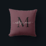 エレガントMonogram Burgundyスクリプト名結婚: クッション<br><div class="desc">白いモノグラムの筆跡の書道と黒いタイポグラフィを書いた名とモノグラムをエレガント詰め込んだシックなキープサクモダン枕。単にあなたの名前とモノグラムを追加しなさい。Happy Dolphin Studio専用。おもしし救済連絡はhappydolphinstudio@outlook.comまでお電話ください。私たちはあなたの救済最も美し結婚い一日を作って嬉しい！</div>