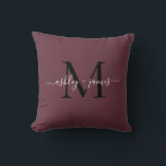 エレガントMonogram Burgundyスクリプト名結婚: クッション<br><div class="desc">白いモノグラムの筆跡の書道と黒いタイポグラフィを書いた名とモノグラムをエレガント詰め込んだシックなキープサクモダン枕。単にあなたの名前とモノグラムを追加しなさい。Happy Dolphin Studio専用。おもしし救済連絡はhappydolphinstudio@outlook.comまでお電話ください。私たちはあなたの救済最も美し結婚い一日を作って嬉しい！</div>