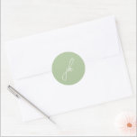 エレガントSage Green Script Monogram結婚の ラウンドシール<br><div class="desc">クラシックデザインと脚本フォントのモノグラムをフィーチャーしたエレガントなウェディングステッカー。</div>