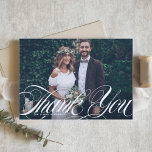 エレガントScript Flowish White Photo結婚's サンキューカード<br><div class="desc">エレガントScript Flowish White Photoの結婚サンキューカード |この感謝していカスタマイズ可能なサンキューカードで、特別な日の一部として家族や友人に送信する。アートのデコ感謝していパターンを使った「あなた」のスクリプトオーバーレイを特徴とする。別の写真や白い背景を追加することによカスタマイズり、パター保ンを更に追加で空白のきる。</div>