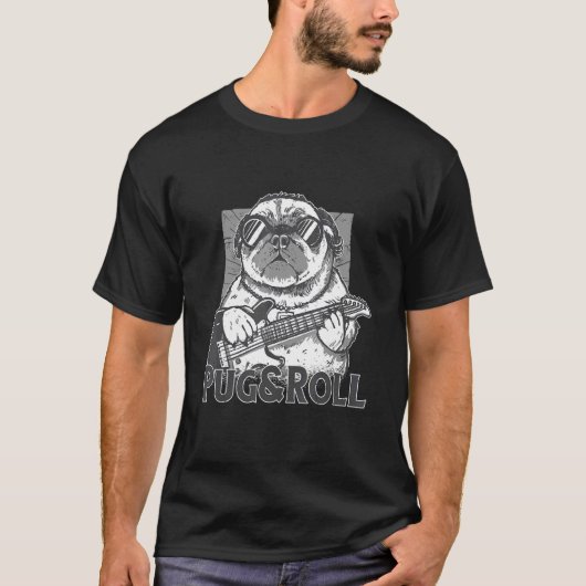 エレキギターとパグアンドロールロックを持つ犬 Tシャツ (正面)