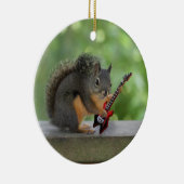 エレキギターを演奏しているリス セラミックオーナメント (右)