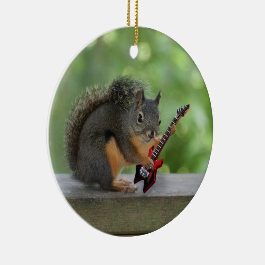 エレキギターを演奏しているリス セラミックオーナメント (右)