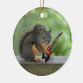 エレキギターを演奏しているリス セラミックオーナメント (左)