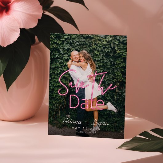 エレクトリックラブネオンピンクハート&タイポグラフィ写真 セーブザデート