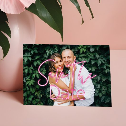 エレクトリックラブネオンピンクハート&タイポグラフィ写真 セーブザデート