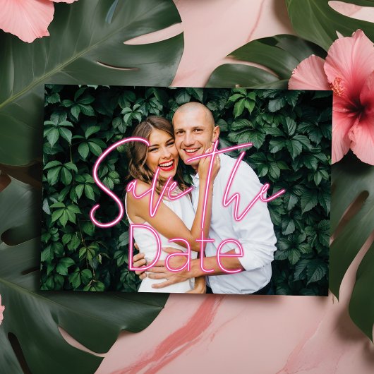 エレクトリックラブネオンピンクハート&タイポグラフィ写真 セーブザデート