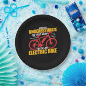 エレクトレットバイクを持った老人 ペーパープレート (パーティー)