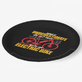 エレクトレットバイクを持った老人 ペーパープレート (アングル)