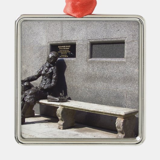 エレノアRigbyの彫像、リヴァプールイギリス メタルオーナメント (正面)