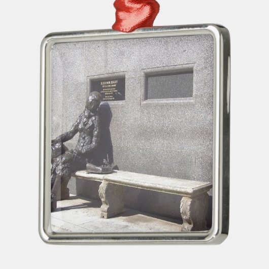 エレノアRigbyの彫像、リヴァプールイギリス メタルオーナメント (左)