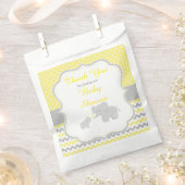 エレファントイエローとグレーのベビーシャワーパーティー フェイバーバッグ (クリップ留めされた状態)