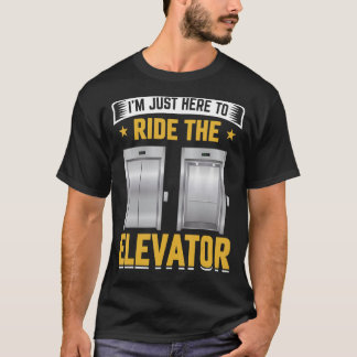 エレベーターの点検員がエレベーターに乗るために Tシャツ