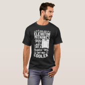 エレベータ整備士の妻ボタン技術者検査 Tシャツ (正面フル)