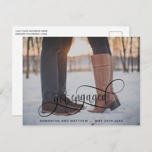エンゲージメントの呼びかけ　ブラックのカリグラフィー、写真付きエンゲージメントのお知らせ 案内ポストカード (正面/裏面)
