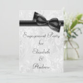 エンゲージメントパーティー ホワイトダマスクとフェイクリボン 招待状 (スタンド正面)
