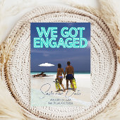 エンゲージメント記念のターコイズネオンライト写真 セーブザデート