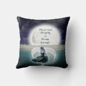 エンジェルウィングス引用文フルムーンオーバー海パーソナライズ クッション (裏面)