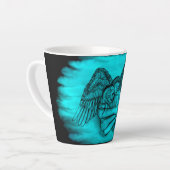 エンジェルエロスの愛、黒と緑のデザイン カフェラテマグ (左アングル)