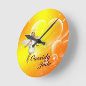 エンジェルパーソナライズされたウォールクロック – 黄色のハート ラウンド壁時計 (傾斜)