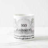 エンジェル番号222 – 位置合わせ – マグカップ引用文 コーヒーマグカップ (中央)