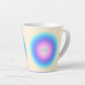 エンジェル777 – 幸運 カフェラテマグ (右アングル)