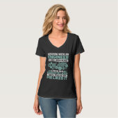 エンジニアと口論しても無駄 Tシャツ (正面フル)