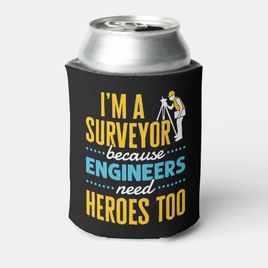 エンジニアもヒーローを必要とするので、私は測量士だ 缶クーラー (缶裏面)