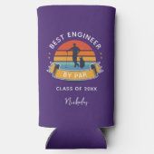 エンジニアリング卒業生2025ゴルフ恋人レトロ紫 スリム缶クーラー (裏面)