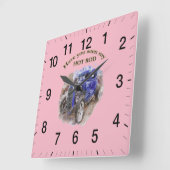 エンジンを搭載する青いヴィンテージの古いロードスター スクエア壁時計 (傾斜)