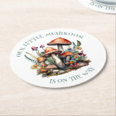 エンチャントされた森のキノコの赤ちゃんシャワー ラウンドペーパーコースター (アングル)