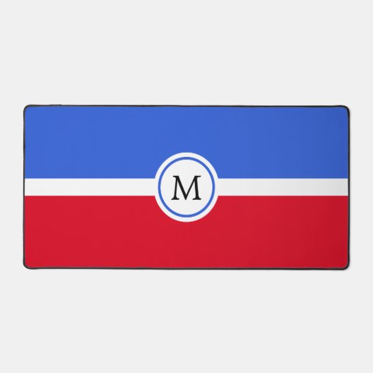 エンチャントサファイアブルー，赤と白のモノグラム デスクマット (正面)