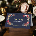 エンチャント庭園の結婚式エスコートカード テーブルナンバー<br><div class="desc">これエレガントはお洒落、ファンタジー魅惑フローラガーデンデザインは魅惑の森をテーマにしたお祝いやガーデンパーティーに最適だ。このデザインは、緑のフローラと青い背景に対する金ゴールドのアクセントのフレームにピンクと赤の要素を備えている。完全なパーティーテーマ。この金ゴールドはフォイルではないよ。新郎新婦の名前と日付で座席表の背面をパーソナライズする。ゲスト名とテーブル番号でパーソナライズし、各カードを個別に購入。また離れ、テンプレートセクション空白の（DELETE "Guest Name Here"および"13"）を一括購入し、到着時に印刷カードに情報を手書き入力する。注意：これらのカードは平らに到着する。スコアを出して折る必要がある。</div>