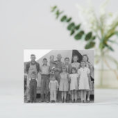 エンドウ豆の収穫の間の移住性家族 -- 1939年 ポストカード (スタンド正面)