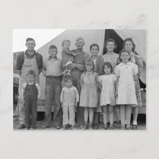 エンドウ豆の収穫の間の移住性家族 -- 1939年 ポストカード