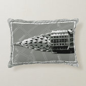 エンパイア・ステート・ビルディングが付いているニューヨークの通り アクセントクッション (正面)