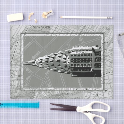 エンパイア・ステート・ビルディングが付いているニューヨークの通り 薄葉紙 (クラフト)